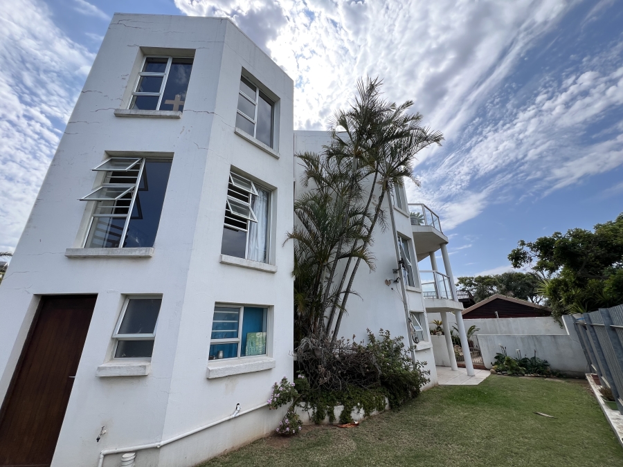 5 Bedroom Property for Sale in Wavecrest Eastern Cape